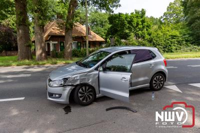 Materiële schade Eperweg N309 na ongeval bakwagen met afslaande auto naar Schouwenburg 't Harde. - © NWVFoto.nl